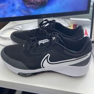 Brand new men’s Nike infinity tour golf shoes 12.5W